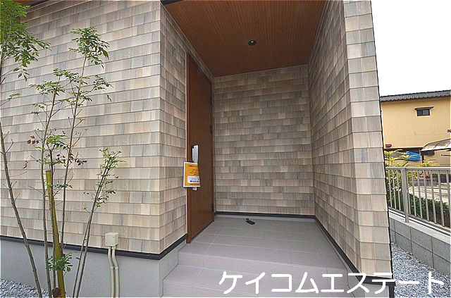 新築住宅　下上津役３丁目　平屋のエントランス