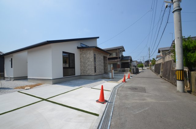 新築住宅　下上津役３丁目　平屋の前面道路含む現地写真|前面道路　幅員4.0ｍ