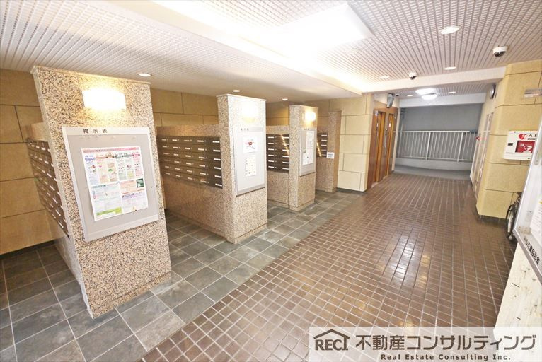 ドルミ灘A棟のエントランス