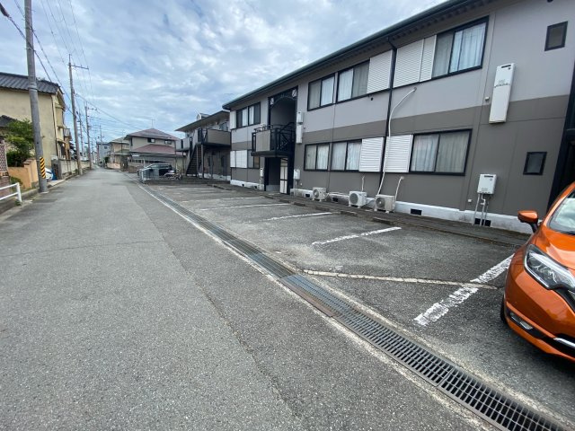 サンライフサルビアの駐車場