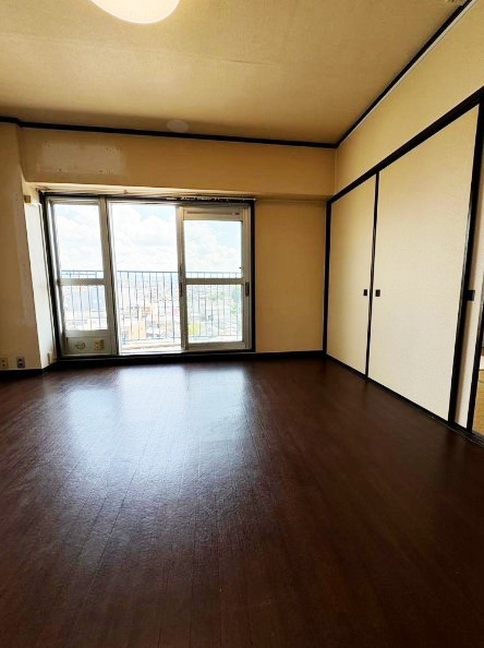 ファミール伏見A棟