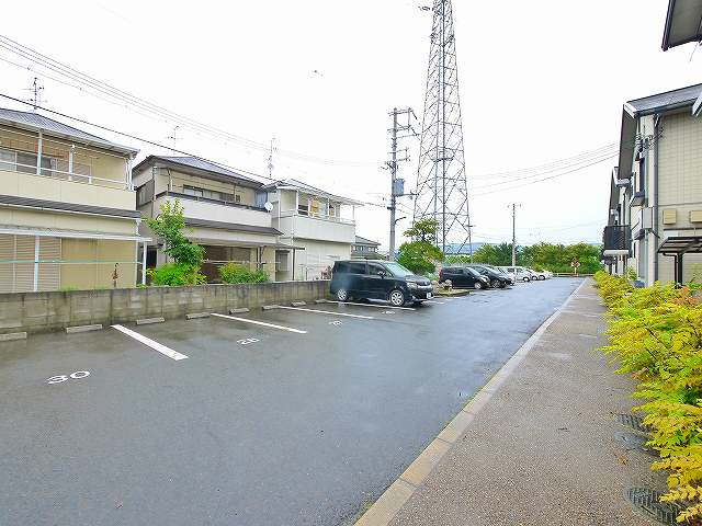 ルミエール千代　Ｂの駐車場|駐車スペースもあります