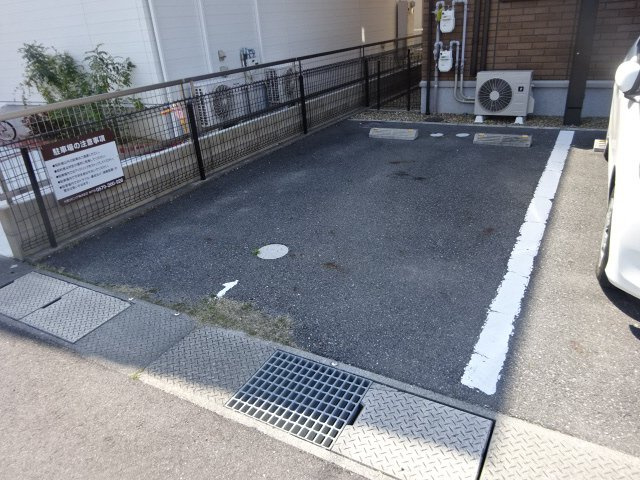 デルニエコート　A棟の駐車場
