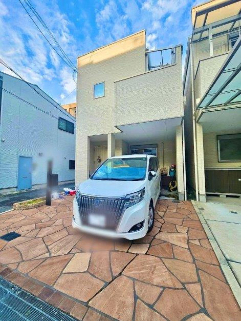 門真市野里町　中古一戸建ての外観|新しい生活にいかがでしょうか？外観はお住まいの顔になります。こだわりたいポイントですね。外壁塗装や屋根塗装のご相談も承っております。
■現地内覧・資金計画相談・住宅ローン相談もお問合せ受付中■
