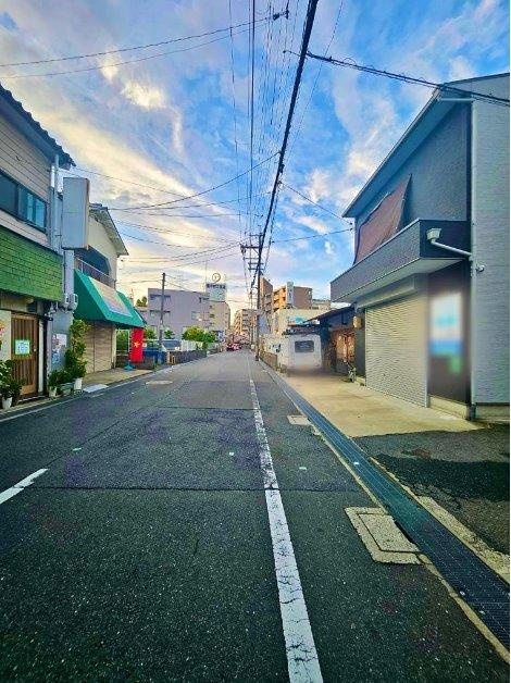 門真市野里町　中古一戸建ての前面道路含む現地写真|前面道路含む現地写真　幅員6.5ｍ
■物件内覧・資金計画相談・住宅ローン相談、リフォーム相談、お問合せ受付中■
※当日・翌日のご内覧、ご相談はお電話でのお問合せがスムーズです！