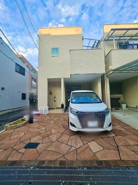 門真市野里町　中古一戸建ての駐車場|カースペース
■物件内覧・資金計画相談・住宅ローン相談、リフォーム相談、お問合せ受付中■
※当日・翌日のご内覧、ご相談はお電話でのお問合せがスムーズです！