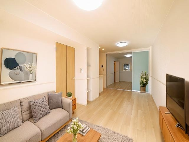 フォレ・リヴィエールⅠの居間・リビング|こちらのリビングで趣味の時間をお楽しみください