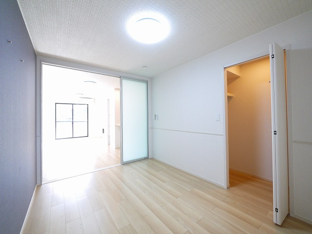 フォレ・リヴィエールⅠの寝室|落ち着いて過ごせるお部屋なので、寝室にいかがでしょうか