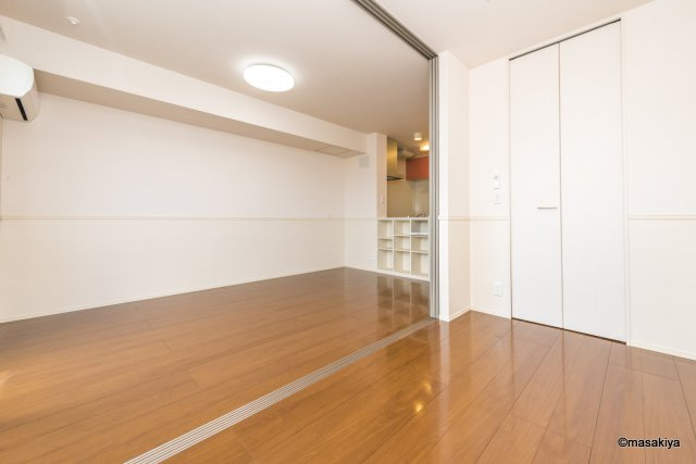 オルキスの洋室