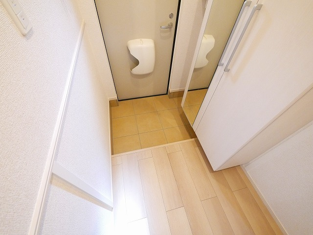 フォレ・リヴィエールⅠの玄関|落ち着いた玄関です