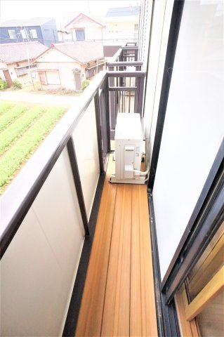 フェニックス小川２号棟のバルコニー|日当たりの良いバルコニーは洗濯物も良く乾きますね