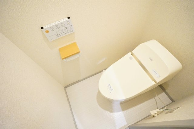 フェニックス小川２号棟のトイレ|ウォシュレットはタンクレスですよ
