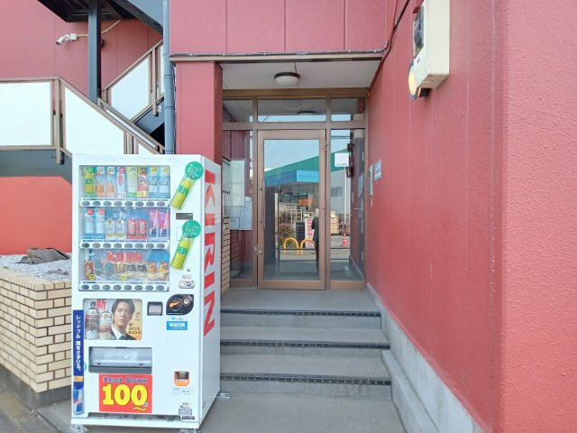 稲城市押立の賃貸マンションのエントランス