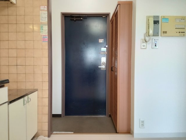 稲城市押立の賃貸マンションの玄関|別部屋参考写真