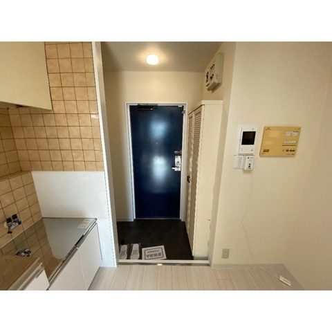 稲城市押立の賃貸マンションの玄関