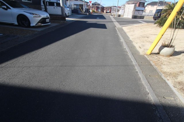 栃木市箱森町の前面道路含む現地写真|南側前面道路を東から