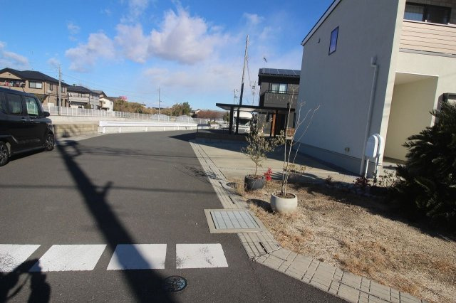 栃木市箱森町の前面道路含む現地写真|西側前面道路を南から