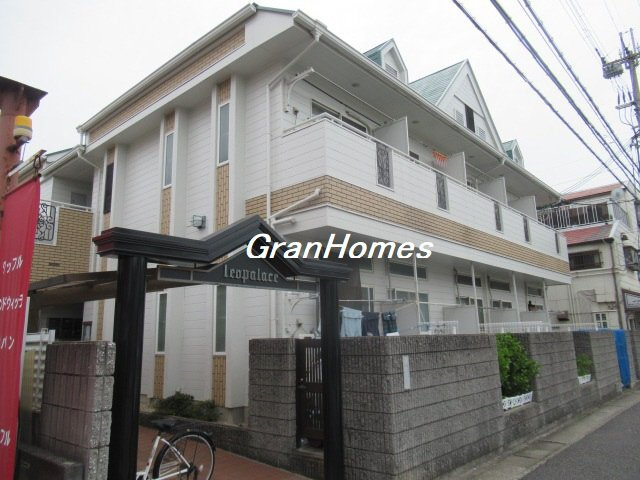 レオ西明石の外観