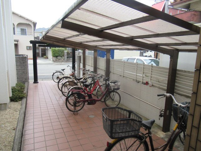 レオ西明石の駐車場