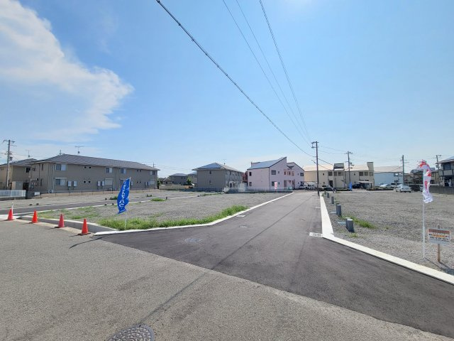 ライフフィールド秋月Ⅷの前面道路含む現地写真