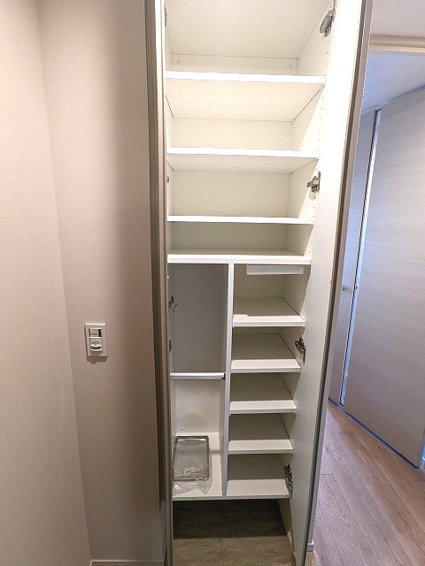 LEFOND PROGRES秋葉原EASTの玄関|収納豊富なトールタイプのシューズＢＯＸです