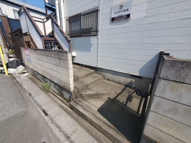 ハイツアカネのエントランス