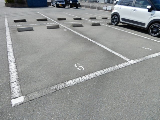 アルコバレーノ潤和の駐車場