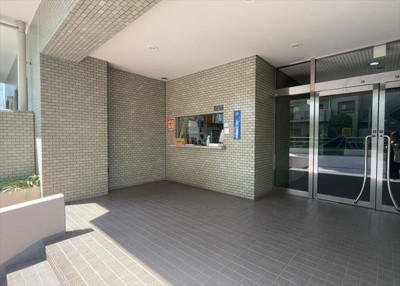 【受付】 | サンヴェール橋本ツインタワー2 | 受付はマンションコンシェルジュがいる場合もあれば、管理人が滞在する小部屋を総称して呼ぶことがあります。主にエントランスに設置されていることから、防犯面でも期待ができます。防犯設備がない場合はより安心！