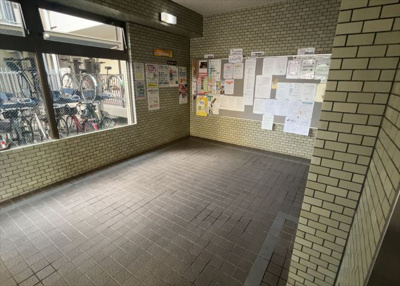 【ロビー】 | サンヴェール橋本ツインタワー2 | ラウンジは、マンションの共用スペースに椅子やテーブルなどを配置した利用者が寛げる空間です。屋内型ラウンジと屋外型ラウンジがあります。共用部分の管理状況と合わせて、詳細については現地でご確認ください。
