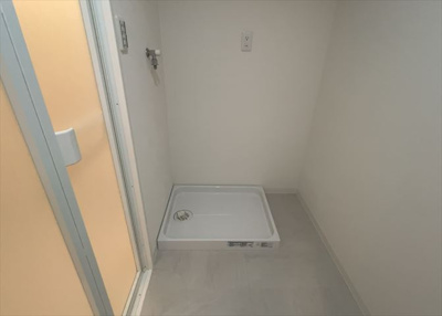 【ランドリースペース】 | サンヴェール橋本ツインタワー2 | ランドリースペースも気になります。洗濯機置場があり「洗う、干す、取り込む、アイロンがけ、たたむ」など、洗濯に関する家事をするための空間です。広さや収納など付帯設備も含めて、詳細は現地でご確認ください。