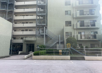 【構造・工法・仕様】 | サンヴェール橋本ツインタワー2 | ＲＣ造、Reinforced Concreteは直訳すると補強されたコンクリートです。主に柱や梁・床・壁が鉄筋とコンクリートで構成おり、鉄筋を組んだ型枠にコンクリートを流し込んで固めたものを指します。