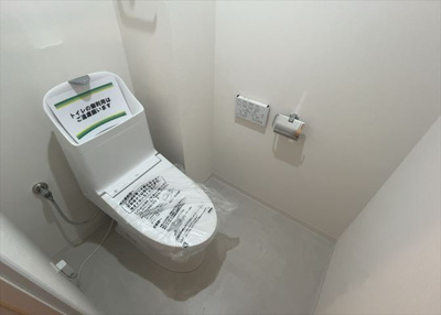 【トイレ】 | サンヴェール橋本ツインタワー2 | トイレは大きさや形、機能、抗菌性などが異なる多種多彩なタイプが各メーカーから出ています。それぞれに良さがあるため、事前にどういったタイプのトイレがいいのかをご家庭内で決めて、内見に行くといいでしょう。