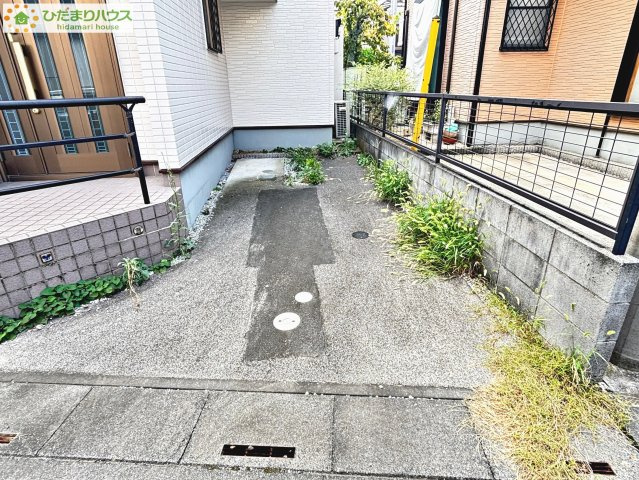 上尾市上尾下　中古一戸建ての駐車場