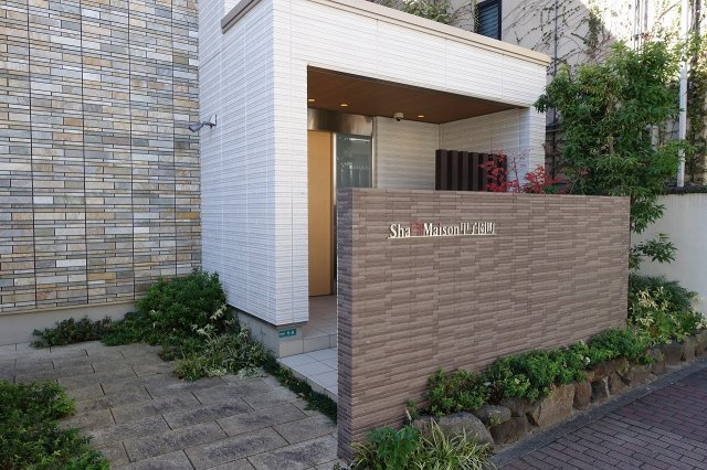 ShaMaison甲子園町のエントランス