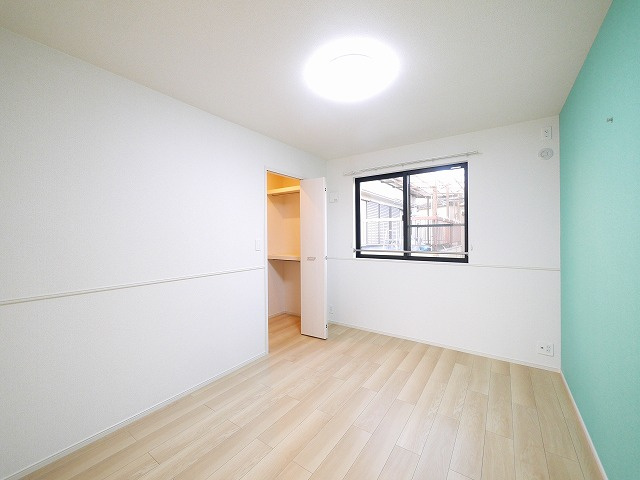 フォレ・リヴィエールⅡの洋室|落ち着いた色調の洋室です