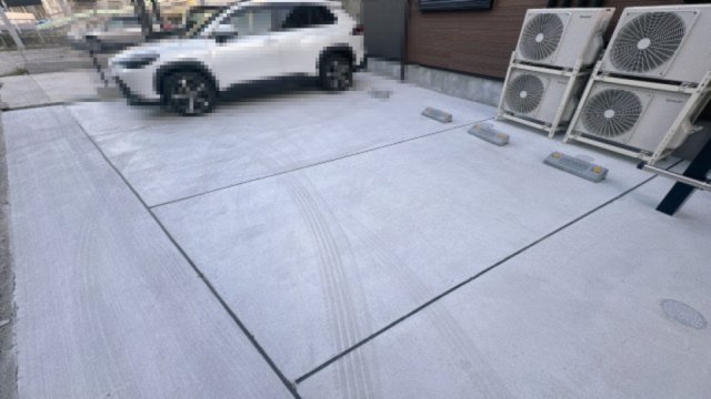 セントラル寺本の駐車場