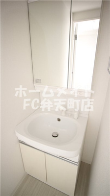 【洗面所】 | セオリー大阪ベイステージ | 忙しい朝には欠かせない洗面所です