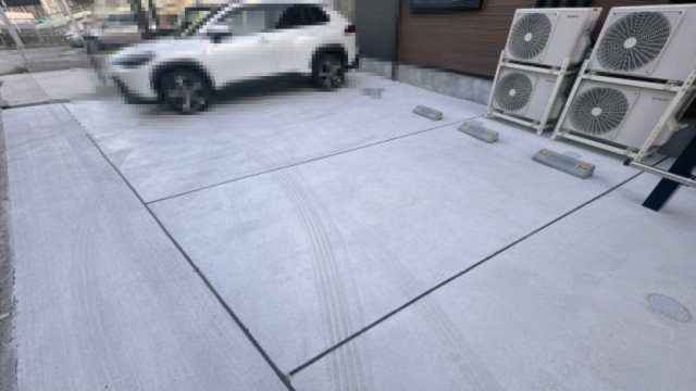 セントラル寺本の駐車場
