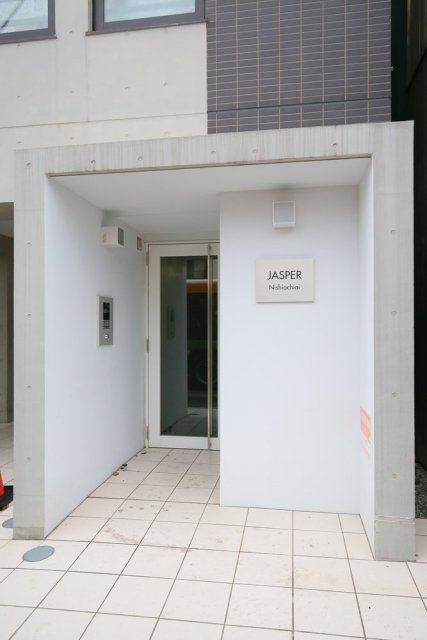 新宿区西落合２丁目の賃貸マンションのエントランス