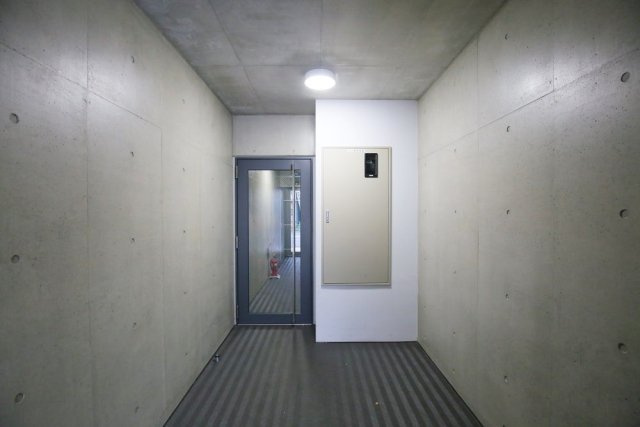 新宿区西落合２丁目の賃貸マンションのロビー