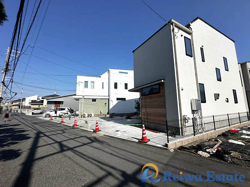 新築戸建　茅ヶ崎市東海岸南4丁目　の前面道路含む現地写真