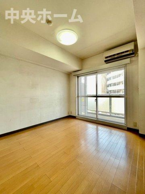 【居間・リビング】 | コスモお花茶屋三番館 | 【リビングダイニング】一日の中で多くの時間を過すことになるリビングダイニングだからこそ、いつも穏やかな空間であることが必然。爽やかな通風と採光を存分に感じる事が出来る空間です。