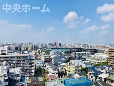 【展望】 | コスモお花茶屋三番館 | 手を伸ばせば、ふれることが出来そうな環境が、そのままインテリアになったような印象です。その豊かな眺望にふさわしい空間には、通風・採光にも優れ、心地よい光と風があふれています