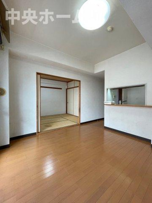 【居間・リビング】 | コスモお花茶屋三番館 | 【居間・リビング】「ＬＤＫは家族団らんをデザイン」広いＬＤＫでは家族が集まり一緒の時間を過ごせる工夫がされております。何気ない一日の当たり前のひとコマがいつか一生の宝物になります