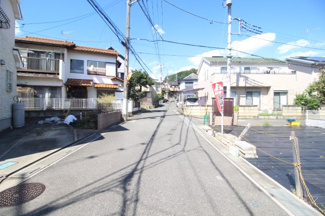 【前面道路含む現地写真】