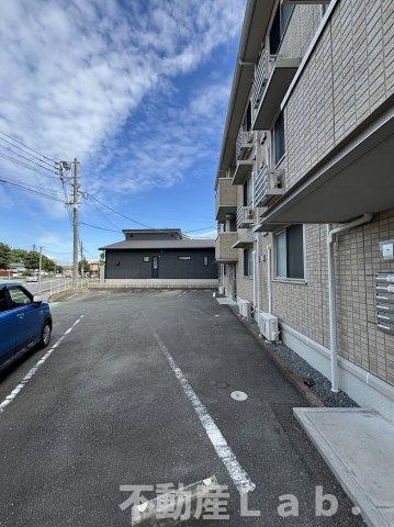 ルミエール須賀の駐車場