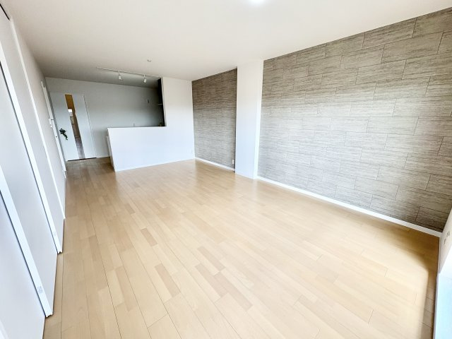 ネオハイツ垂水の居間・リビング|ＬＤＫ約１６．５帖