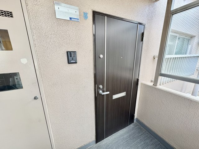 ネオハイツ垂水の玄関