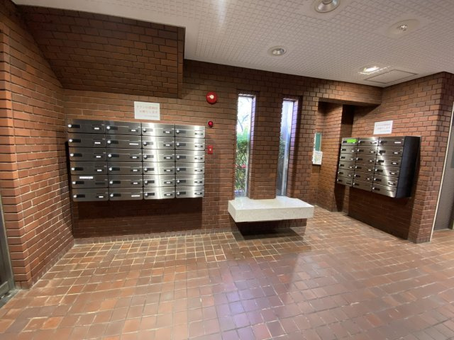 ネオハイツ垂水のエントランス