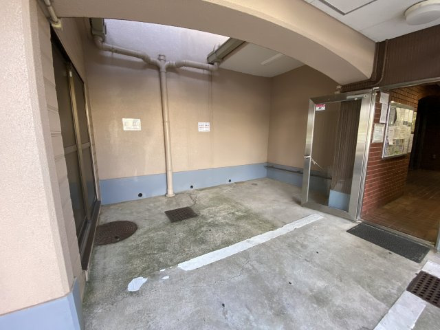 ネオハイツ垂水の駐車場